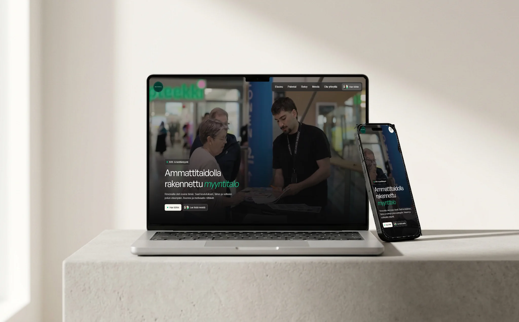 Yhdistyksen verkkosivut kannettavan tietokoneen ruudulla