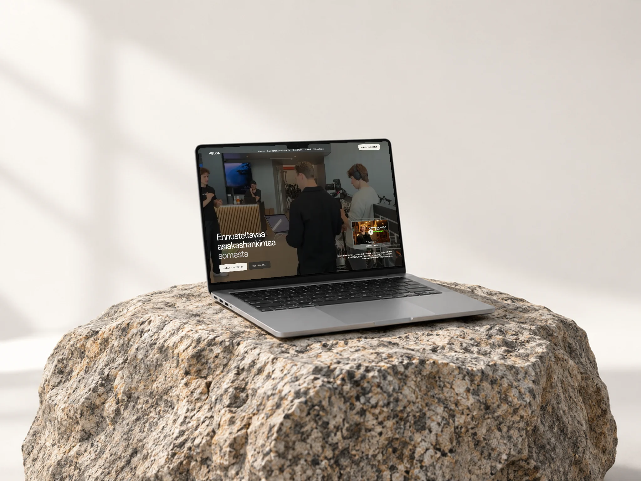 Yrityksen kotisivut Porvoossa, mockup läppärin ruudulla