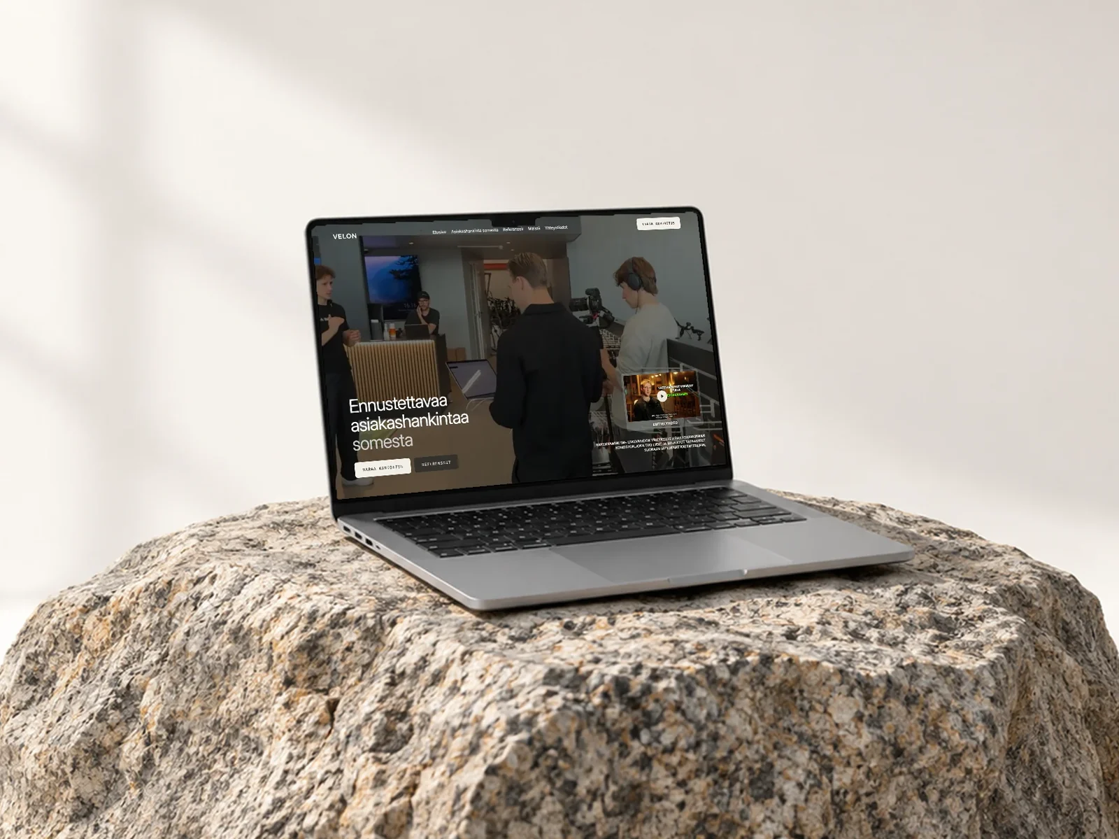 Velonin verkkosivut MacBookin ruudulla